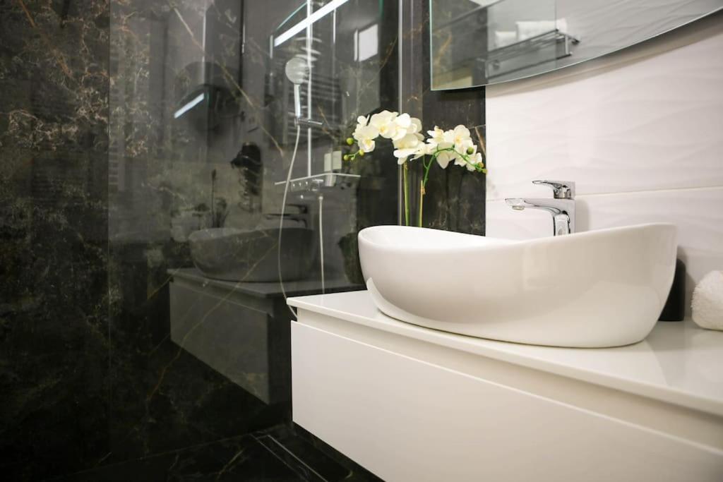 New & Luxury Apartment Tony Сплит Экстерьер фото
